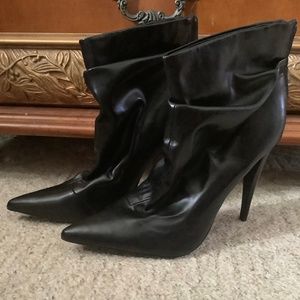 Black pointed toe Ankle booties  rear zip  spiked heel sz 11 by Shoe Dazzle
